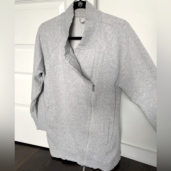 LULULEMON, grey zip sweatshirt. - Picture 1 of 4